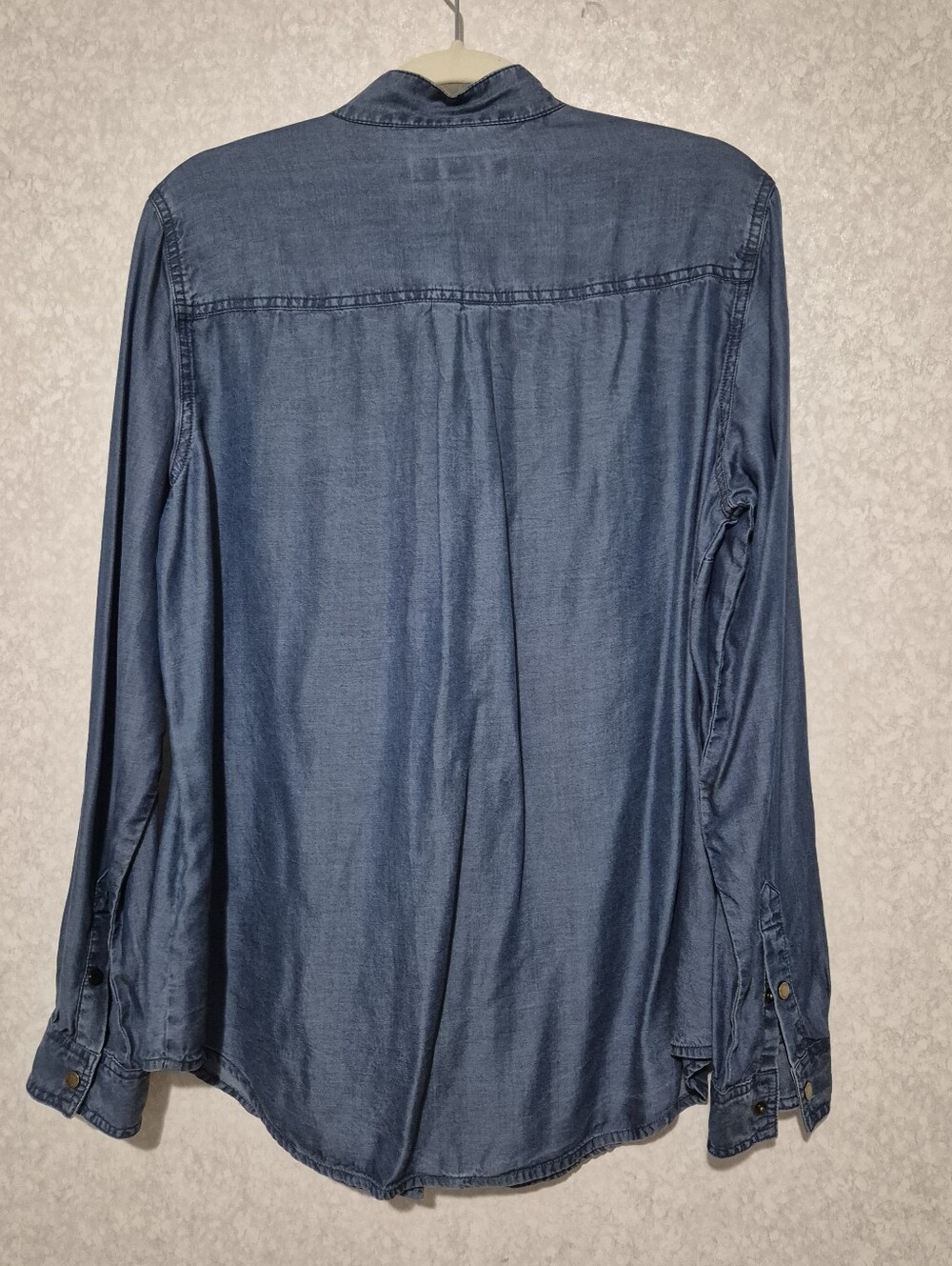 NWT Michael Kors denim blue button-up shirt..SIZE:L - Picture 9 of 14